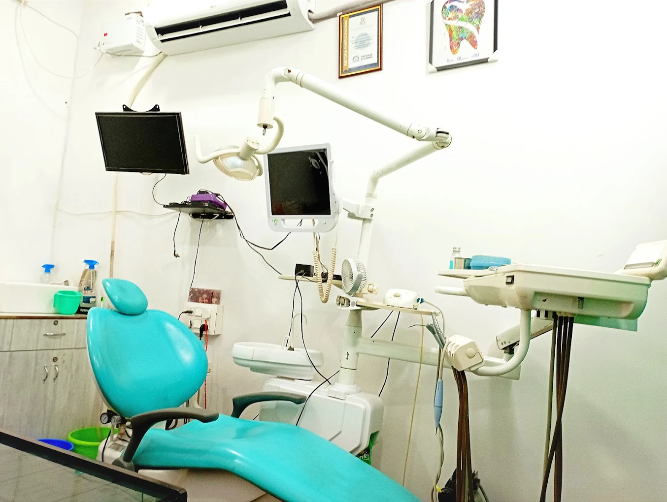 Aryan Dental Care - Modern dental clinic in Darbhanga with advanced equipment and comfortable patient chair